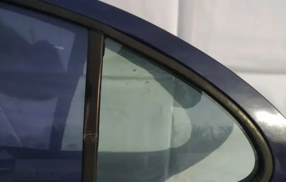 Renault Megane I Rear vent window glass 