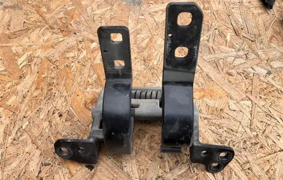 BMW 5 E60 E61 Tailgate/trunk/boot hinge 7061384