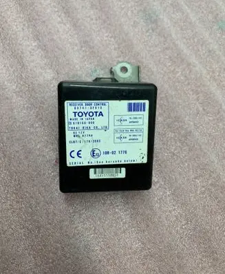 Toyota Corolla Verso AR10 Door control unit/module 61B168000