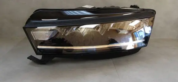 Skoda Octavia Mk4 Headlight/headlamp 5E4941015 030111823100 LE18A6418
