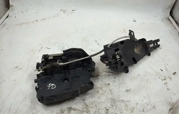 BMW 3 E90 E91 Front door lock 