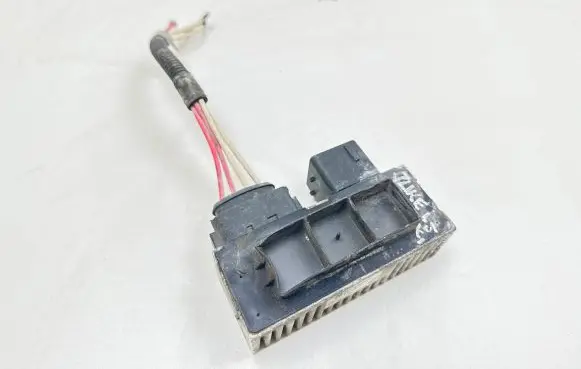 Nissan Juke I F15 Glow plug pre-heat relay 8200558438A