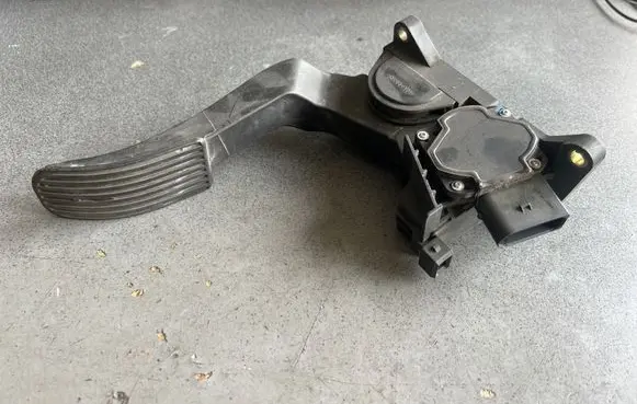 Mercedes-Benz Sprinter W901 W902 W903 W904 Accelerator throttle pedal 0281002335 A9013000404 084307081