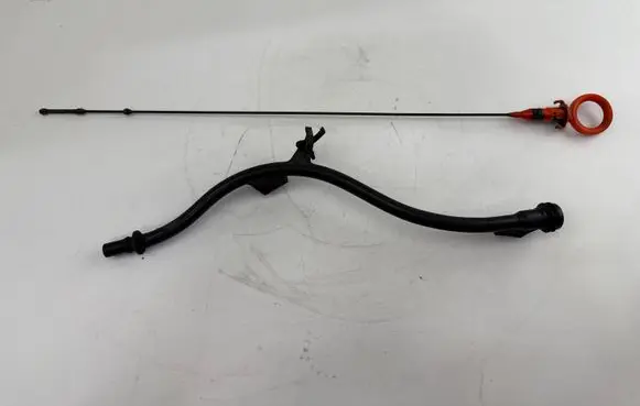 Volkswagen PASSAT B7 Oil level dip stick 03L103634J