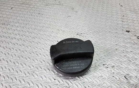 Volkswagen Golf IV Oil filler cap 026103485