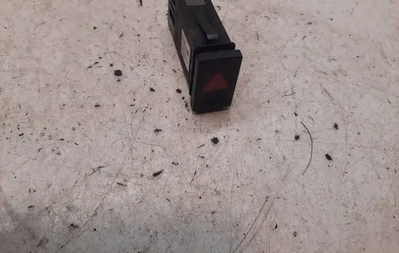 Volkswagen PASSAT B5.5 Hazard light switch 3B0953235D