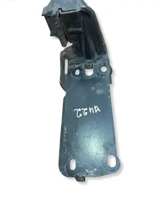 BMW 3 E90 E91 Radiator mount bracket 7117812