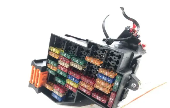 Volkswagen Touareg I Fuse box set 7L0941828A