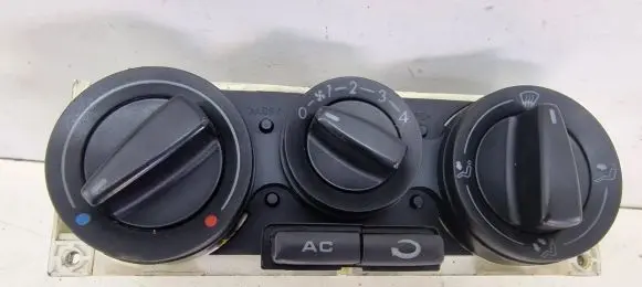 Volkswagen PASSAT B5 Climate control unit 1J0620045E