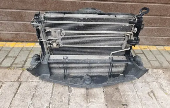 Mercedes-Benz E C207 W207 Radiator set A2045000293