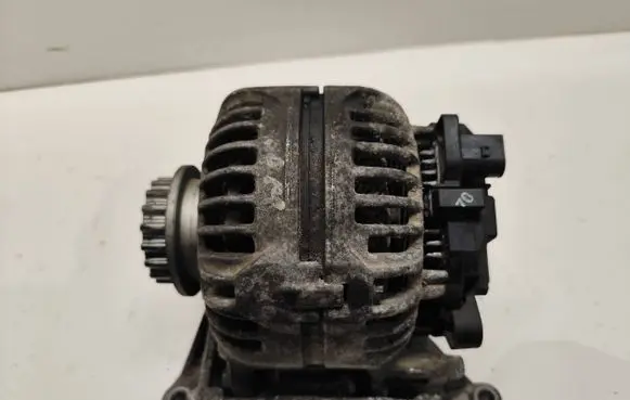 Volkswagen Touareg I Generator/alternator 0124615031