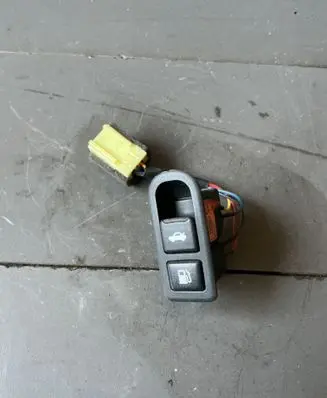 Tailgate opening switch