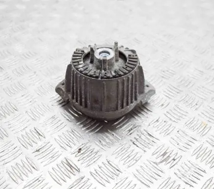 Mercedes-Benz E W212 Engine mount bracket A2042402317