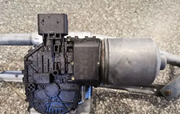 Citroen C5 Wiper motor 0390241700