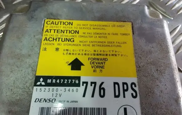 Mitsubishi Pajero Airbag control unit/module MR472776 1523003460