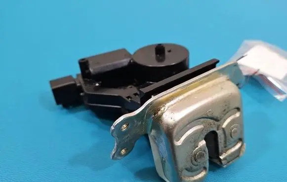 Suzuki Swift III Tailgate/trunk/boot lock/catch/latch IMPRK1602484