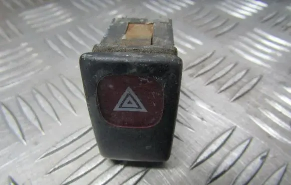 Volkswagen Jetta II Hazard light switch saeqc82 sae-qc82