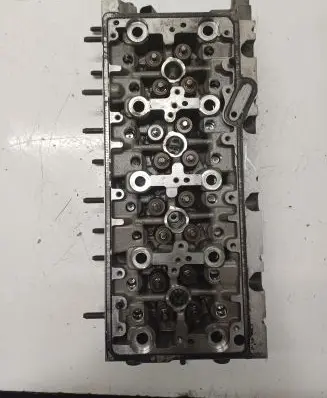 Volkswagen PASSAT B8 Engine head 04L103373E