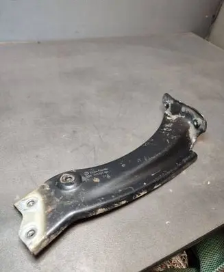 Skoda Superb B8 (3V) Fender mounting bracket 3V0821141