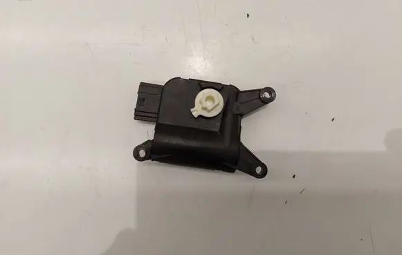 Audi A3 S3 8P Air flap motor/actuator 0132801345 983389HE 1K0907511