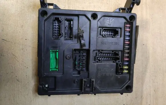 Ford Galaxy Fuse module S108152001