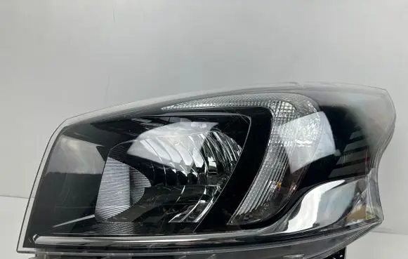 Opel Vivaro Headlight/headlamp 260607359R 93461915