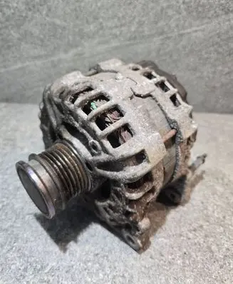 Volkswagen Golf VII Generator/alternator 04E903023J
