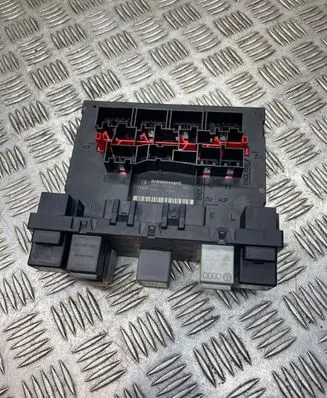 Volkswagen Touran I Fuse module 3C0937049AH H54S2202 F005V00660