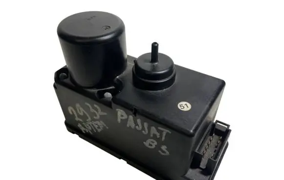 Volkswagen PASSAT B3 Central locking vacuum pump 357862257