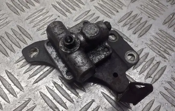 Toyota Avensis T250 Brake power pressure regulator 