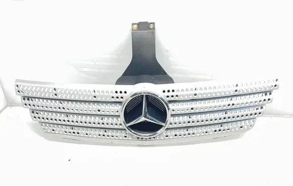 Mercedes-Benz C W203 Front grill A2038801283