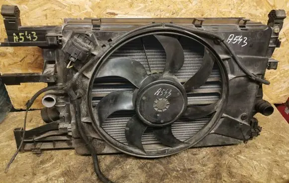 Opel Astra J Radiator set 13250332 8135 1401A