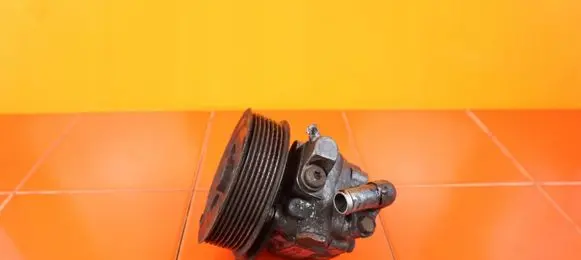 Land Rover Discovery 3 - LR3 Power steering pump 7H223A696AB 3MB2