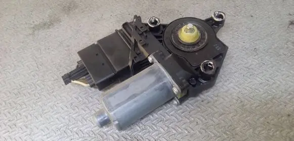 Volkswagen Golf Plus Rear door window regulator motor 0130821431