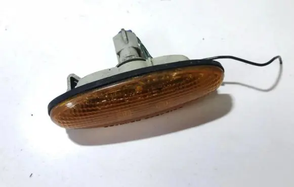 Mazda 626 Front fender indicator light 0464120 046-4120