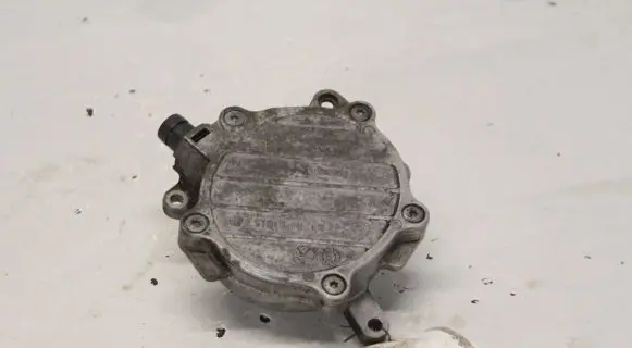Audi TT TTS Mk2 Vacuum pump 06D145100E