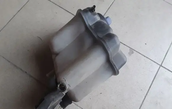 Volkswagen Phaeton Coolant expansion tank/reservoir 3D0121407 3D0121403