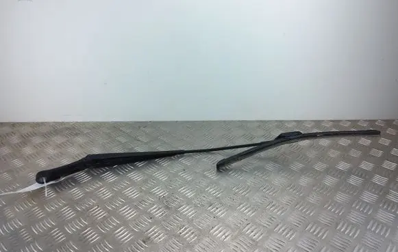 Front wiper blade arm
