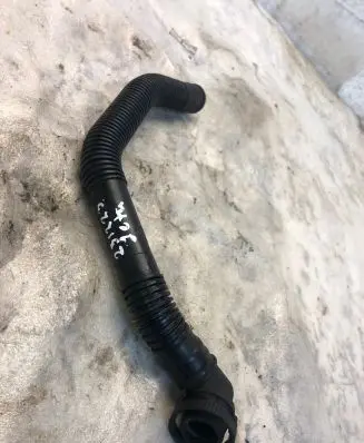 Volkswagen Jetta VI Breather hose/pipe 1k0129637d