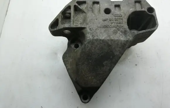 Volkswagen PASSAT B6 Engine mounting bracket 06F199207H