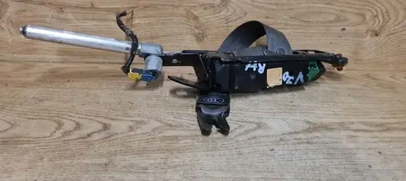 Volvo V70 Front seatbelt 30662993