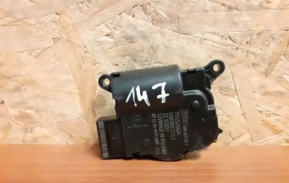 Volkswagen Touran III Air flap motor/actuator 5Q0907511L