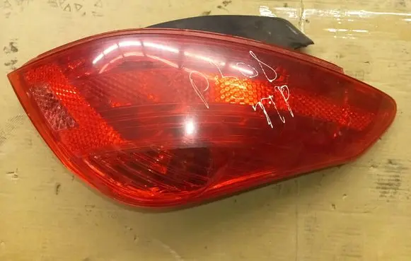 Peugeot 308 Rear/tail lights 9680425680