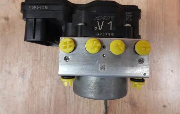 Toyota Prius (XW50) ABS Pump 4451047070 11304041030