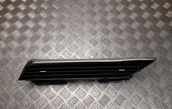 Renault Megane E-Tech Dash center air vent grill 687606935R