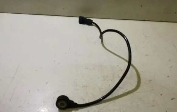 Volkswagen PASSAT B5 Detonation knock sensor 054905377g