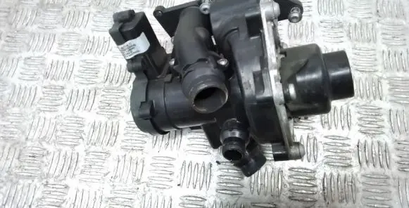 Volkswagen Golf VIII Water pump 06L121012L 06L121111M