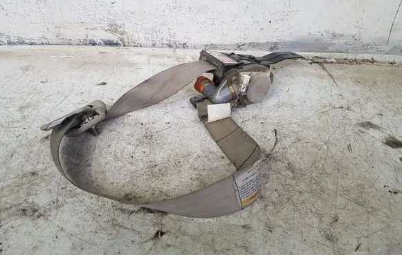 Infiniti Q45 III Front seatbelt