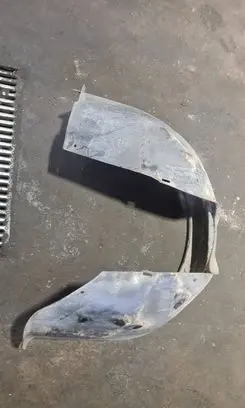 Front wheel arch liner splash guards