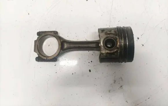 Volkswagen PASSAT B5.5 Piston with connecting rod